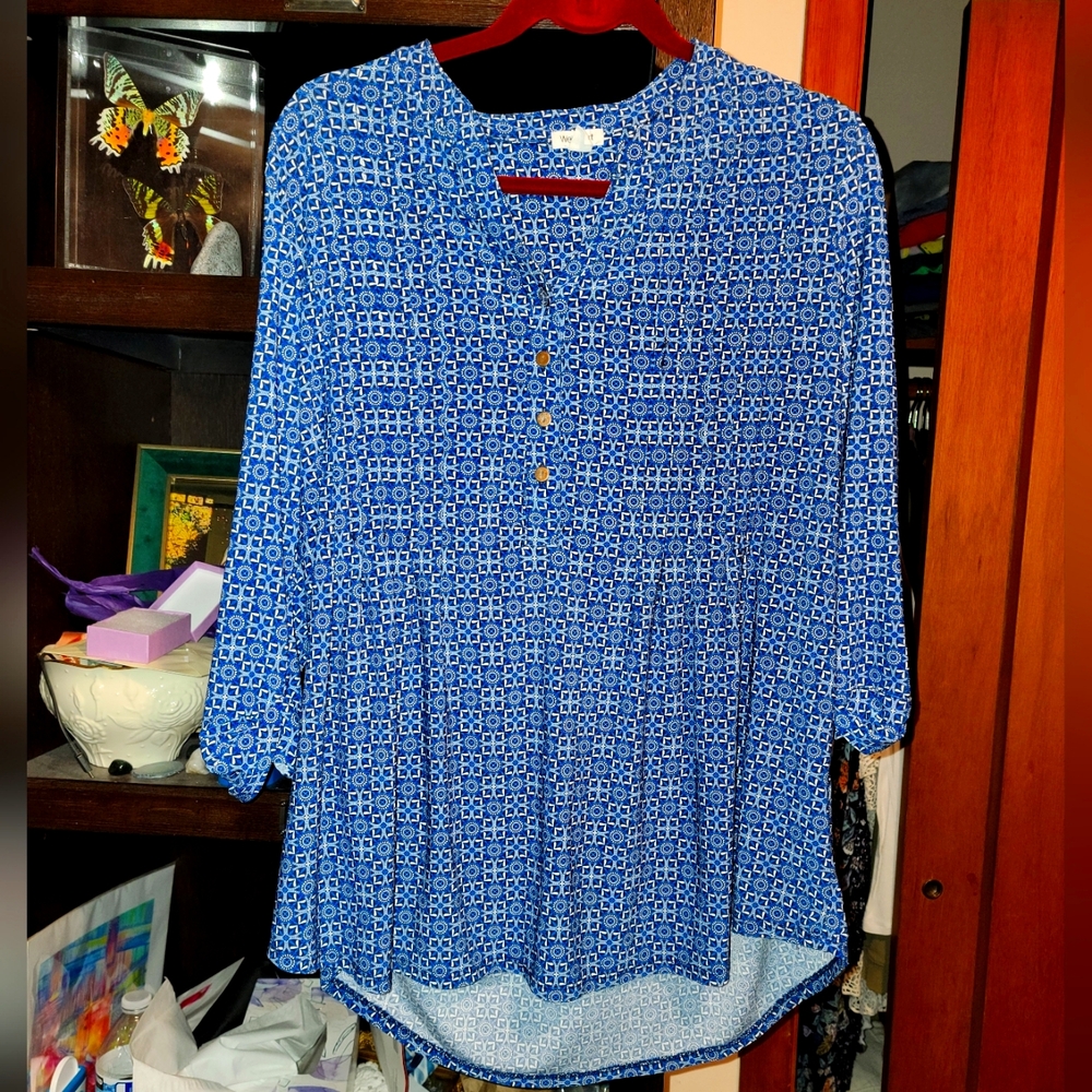 Blue flowy stretch top 3/4 sleeve